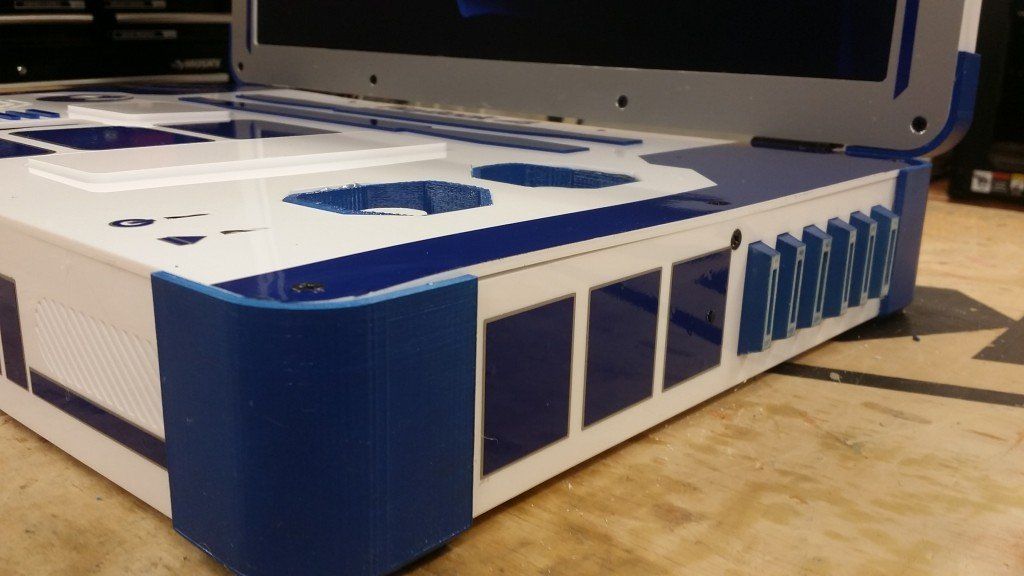 Une Playstation 4 Playbook customisée R2-D2 #6
