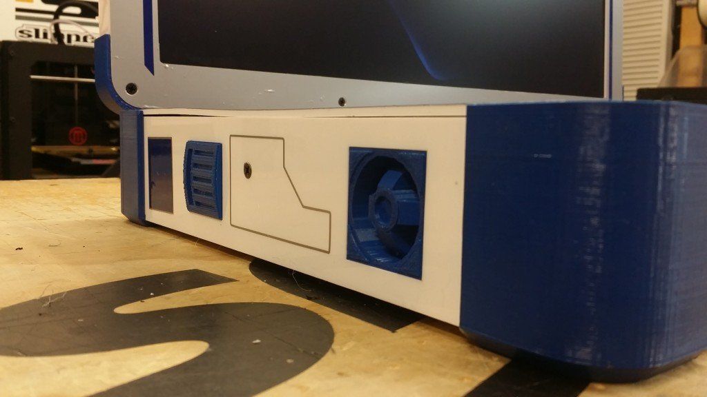 Une Playstation 4 Playbook customisée R2-D2 #4