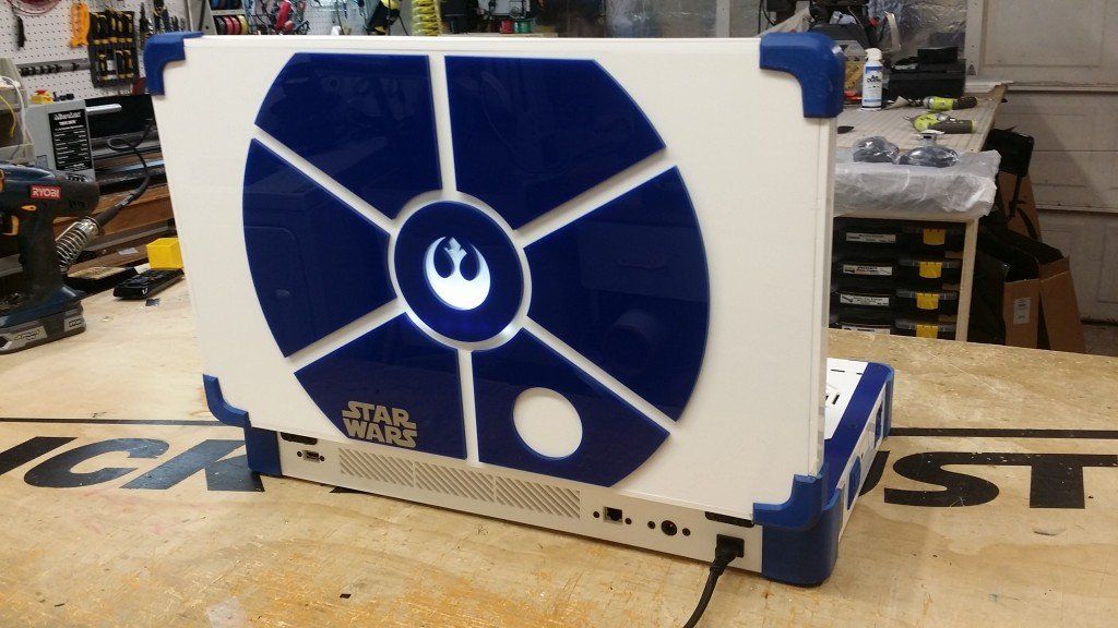 Une Playstation 4 Playbook customisée R2-D2 #3