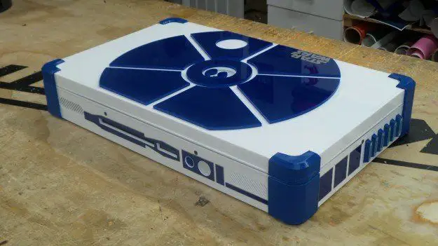 Une Playstation 4 Playbook customisée R2-D2