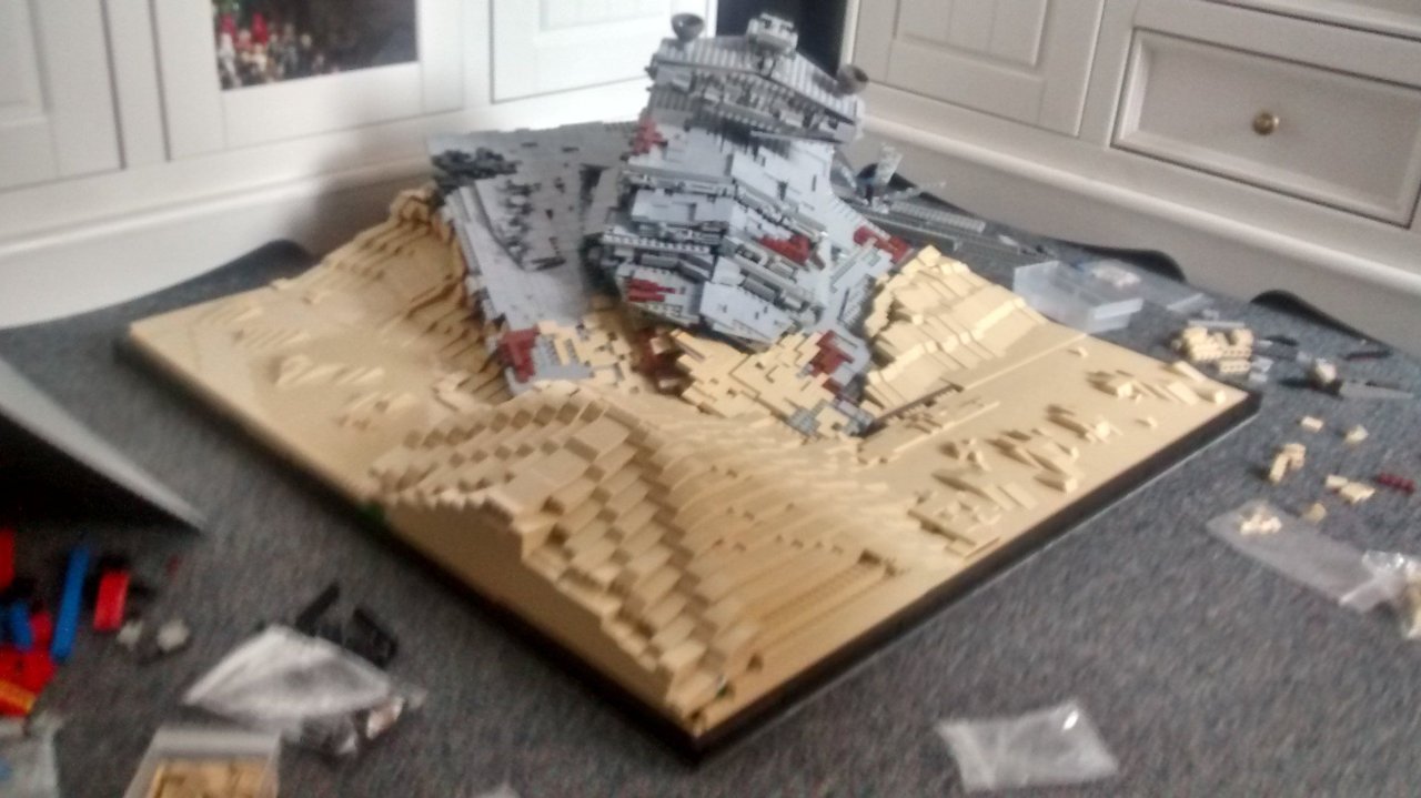 12 000 Briques LEGO pour recréer le crash du Star Destroyer de Star Wars VII #6