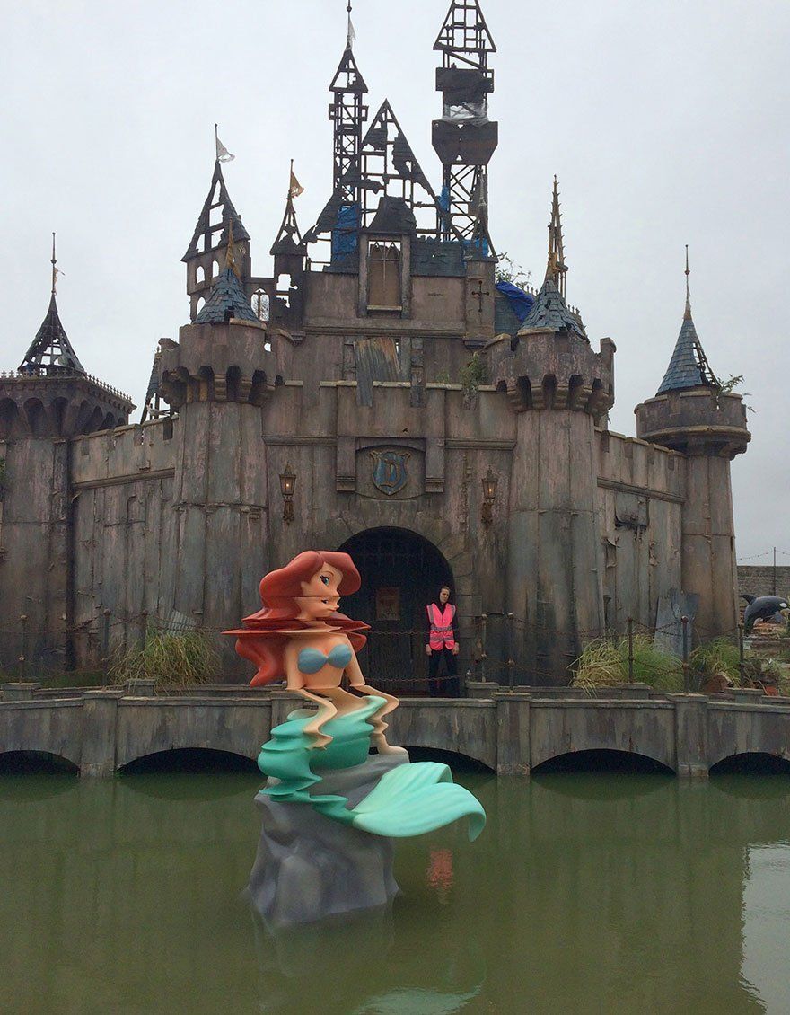 Banksy crée Dismaland, un parc d’attraction pour adultes #2