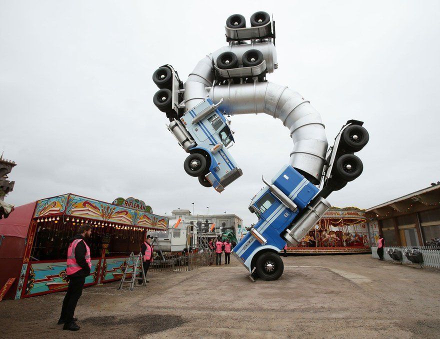 Banksy crée Dismaland, un parc d’attraction pour adultes #9