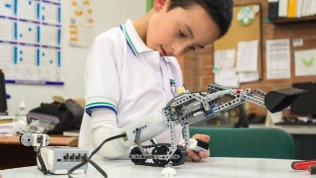 Une prothèse de bras pour enfant compatible avec les LEGO #2