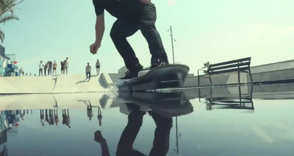 Lexus dévoile son Hoverboard #3