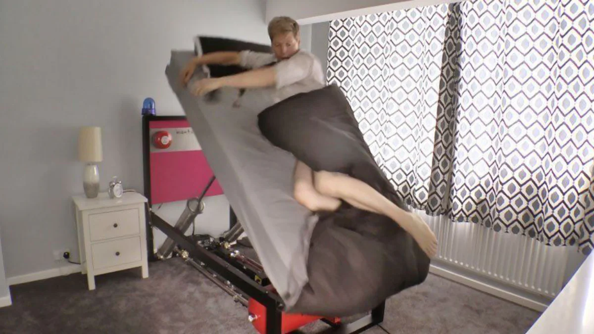 Un lit éjecteur haute tension qui vous force à vous lever