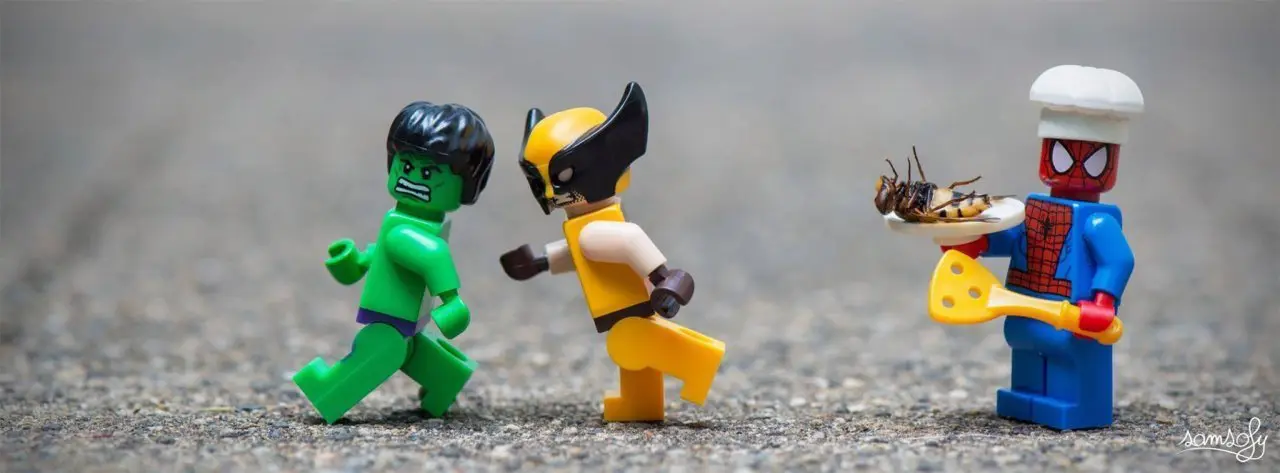 Il utilise des LEGO pour creer des scènes 100% geek
