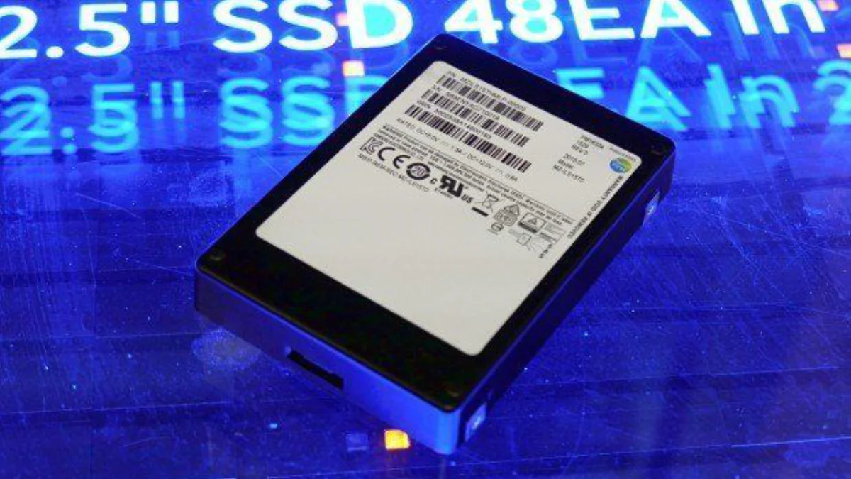 Samsung présente le plus gros disque dur au monde : il fait 16 To et c’est un SSD