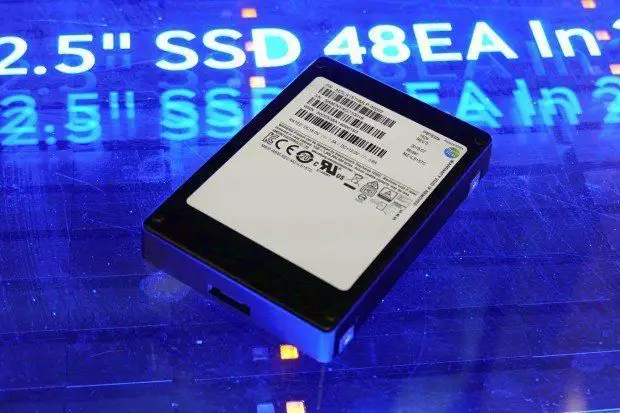 Samsung présente le plus gros disque dur au monde : il fait 16 To et c’est un SSD