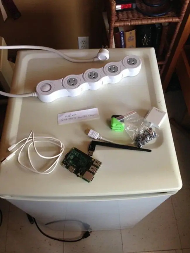 Il construit un frigo Game Boy 100% opérationnel #2