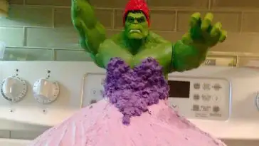 Lorsque deux jumelles veulent une Princesse Hulk pour leur gâteau d’anniversaire