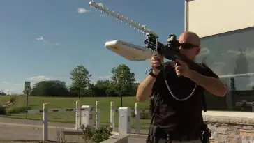 Un fusil anti-drones qui tire des ondes radios