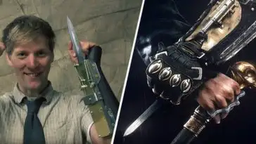 Il reproduit le Grappin et la Lame d’Assasin’s Creed