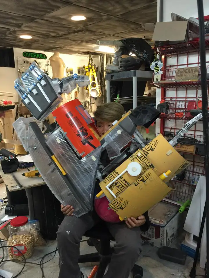 Ils construisent une vraie armure Hulkbuster opérationnelle #16
