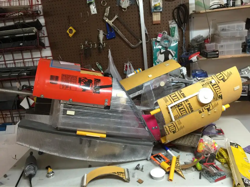 Ils construisent une vraie armure Hulkbuster opérationnelle #17