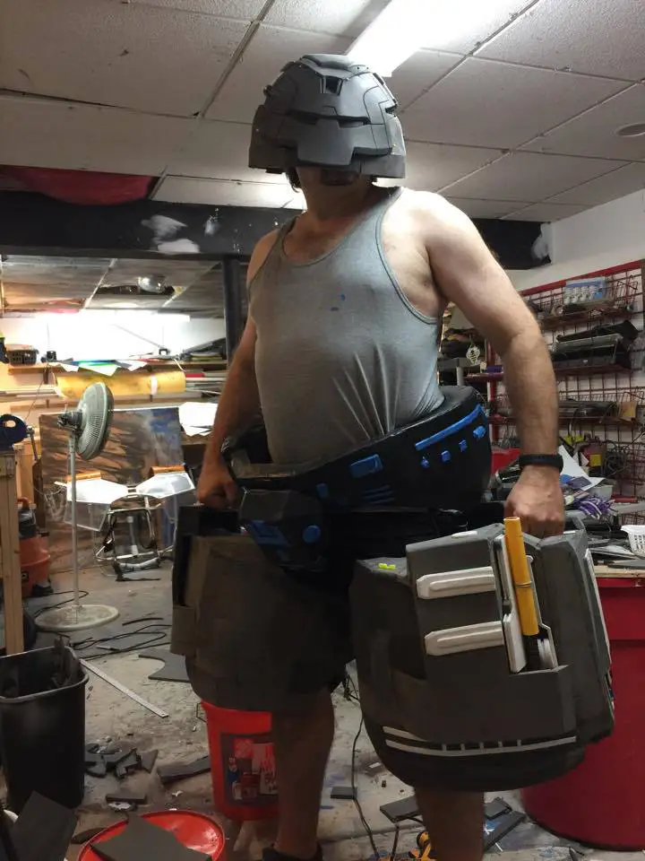 Ils construisent une vraie armure Hulkbuster opérationnelle #36