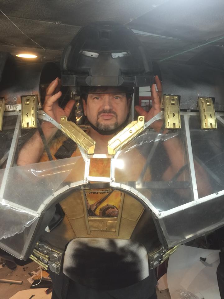 Ils construisent une vraie armure Hulkbuster opérationnelle #33