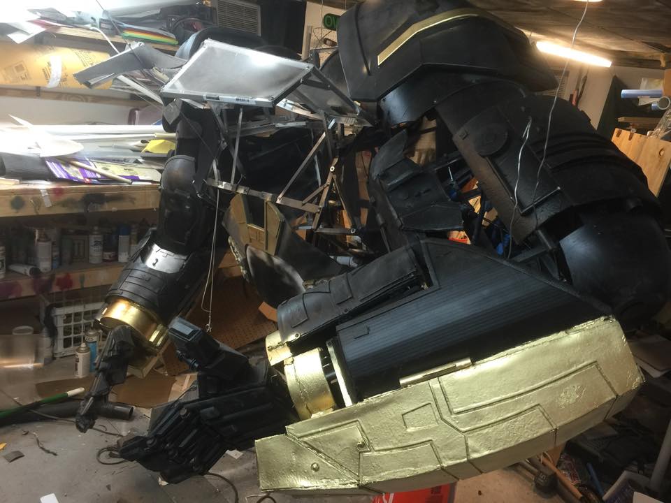 Ils construisent une vraie armure Hulkbuster opérationnelle #32
