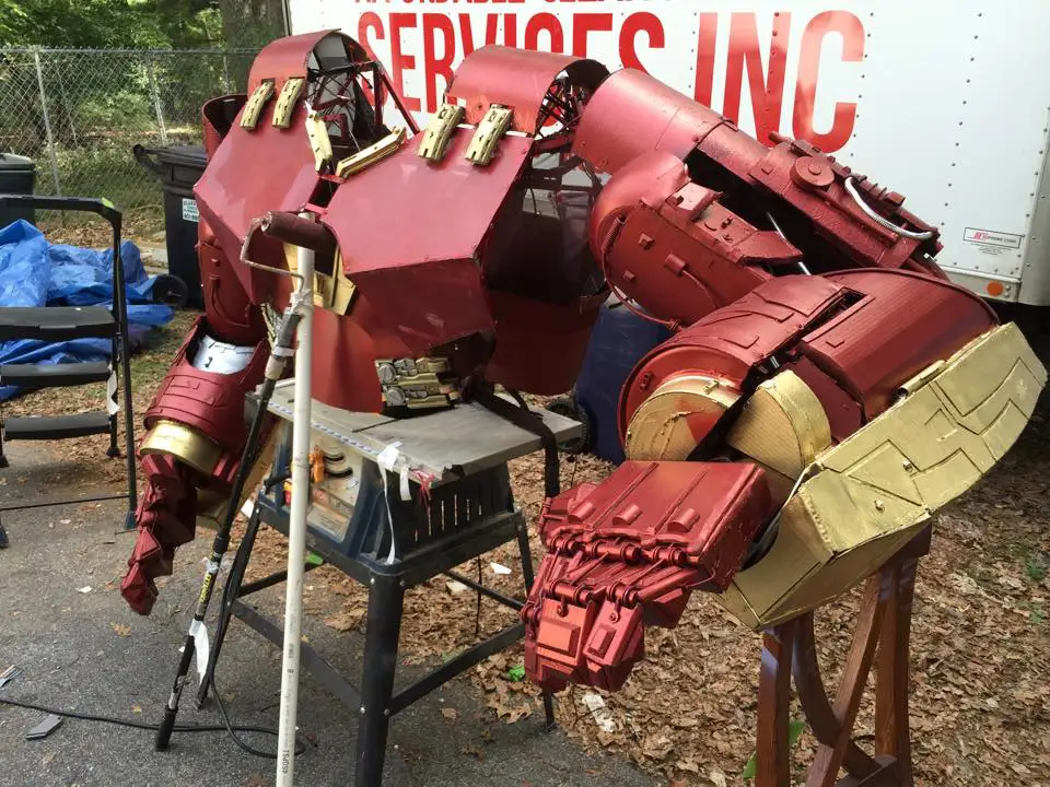 Ils construisent une vraie armure Hulkbuster opérationnelle #32