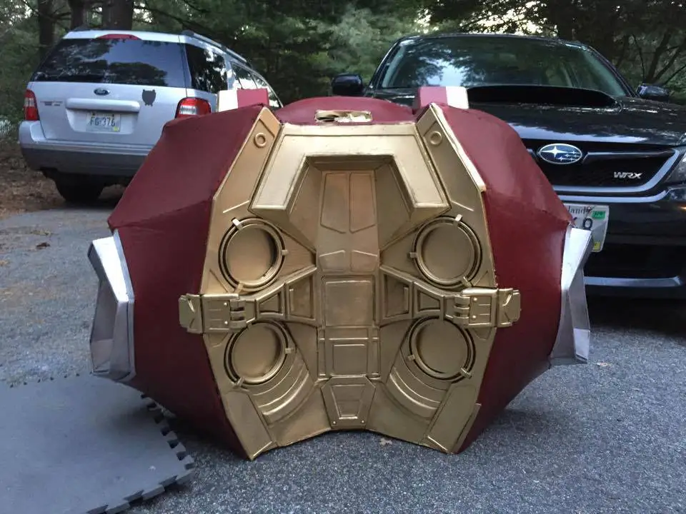 Ils construisent une vraie armure Hulkbuster opérationnelle #23