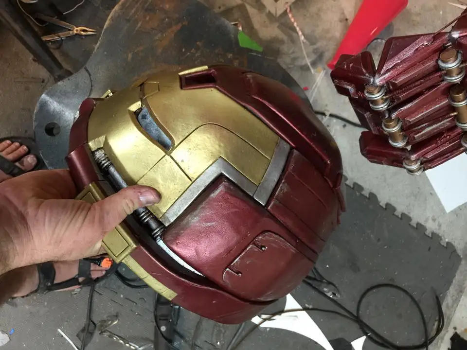 Ils construisent une vraie armure Hulkbuster opérationnelle #11