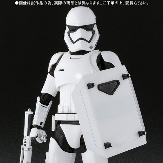 Allez-vous craquer pour la figurine Stormtrooper Riot Control ? #2