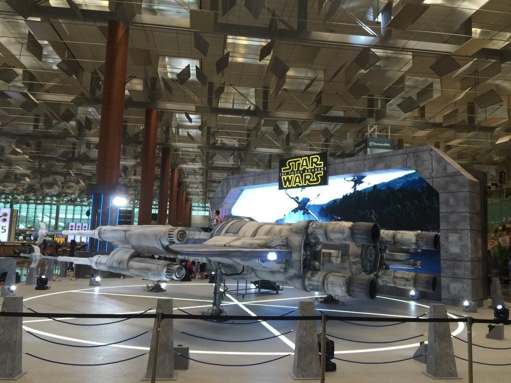 Un X-Wing et un Tie Fighter ont attéri à l’aéroport de Singapour #8