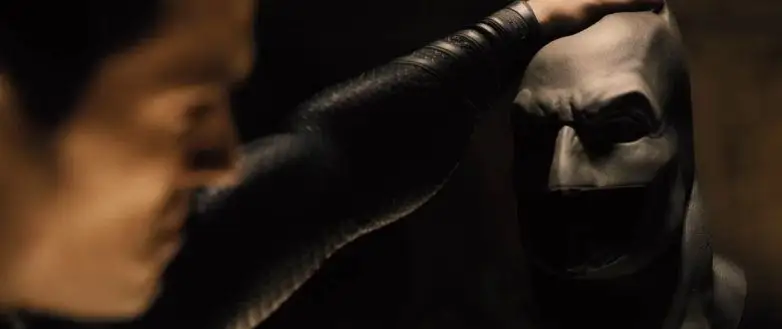 Batman démasqué dans un nouvel extrait de Batman v Superman #4
