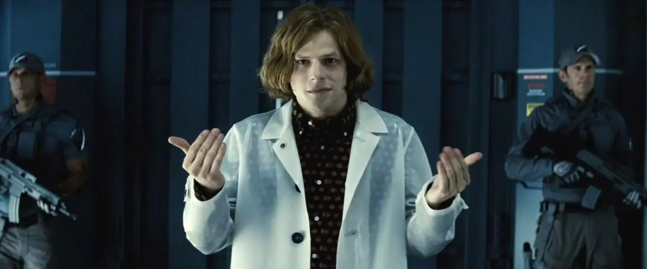 Batman v Superman : Doomsday en action dans une nouvelle bande annonce explosive