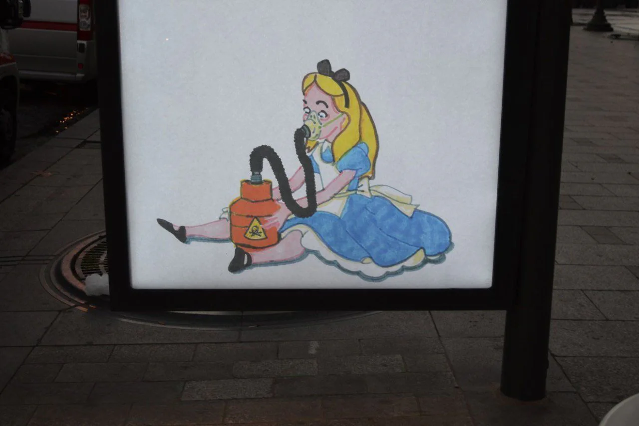 Brandalism détourne 600 panneaux publicitaires pour protester contre la COP21