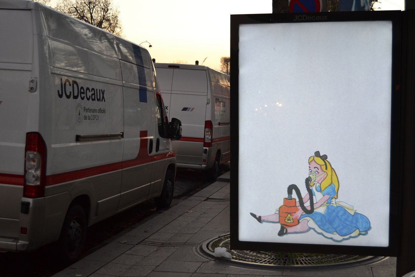 Brandalism détourne 600 panneaux publicitaires pour protester contre la COP21 #2