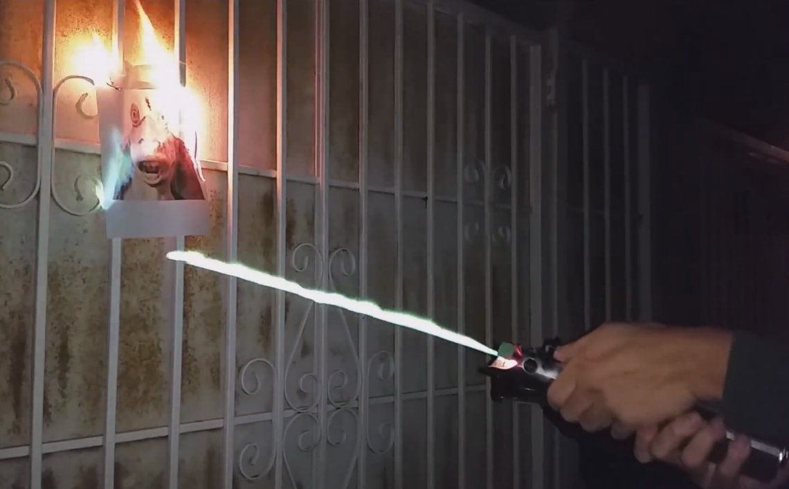 Star Wars : ce fan a construit un VRAI sabre laser qui fonctionne #4