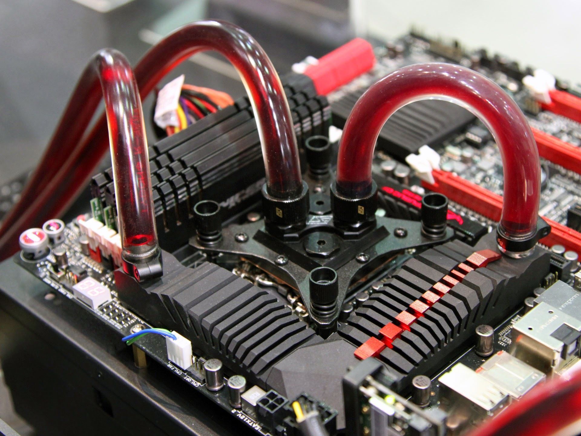 ASUS ROG GX700 : le 1er ordinateur portable avec watercooling #2