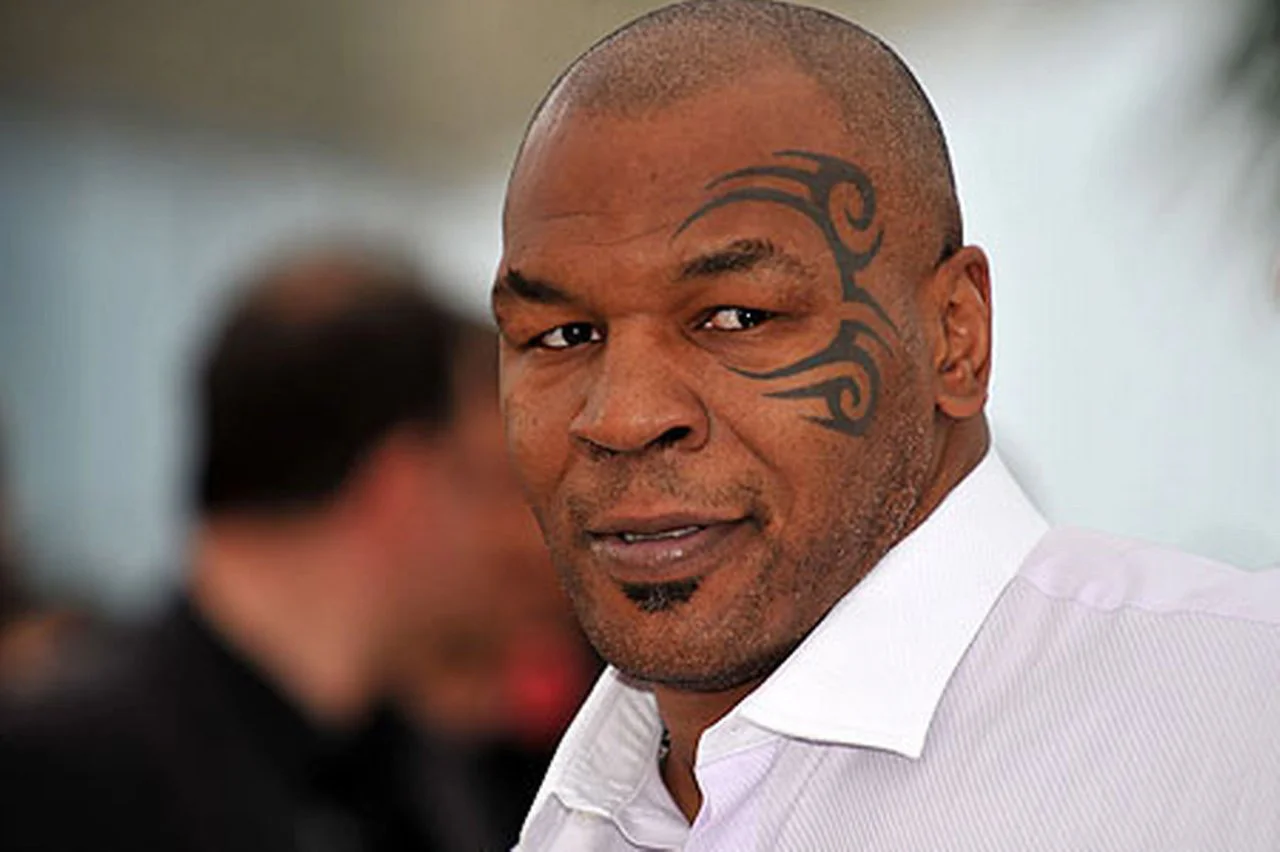 Mike Tyson se fait mettre KO par un Hoverboard