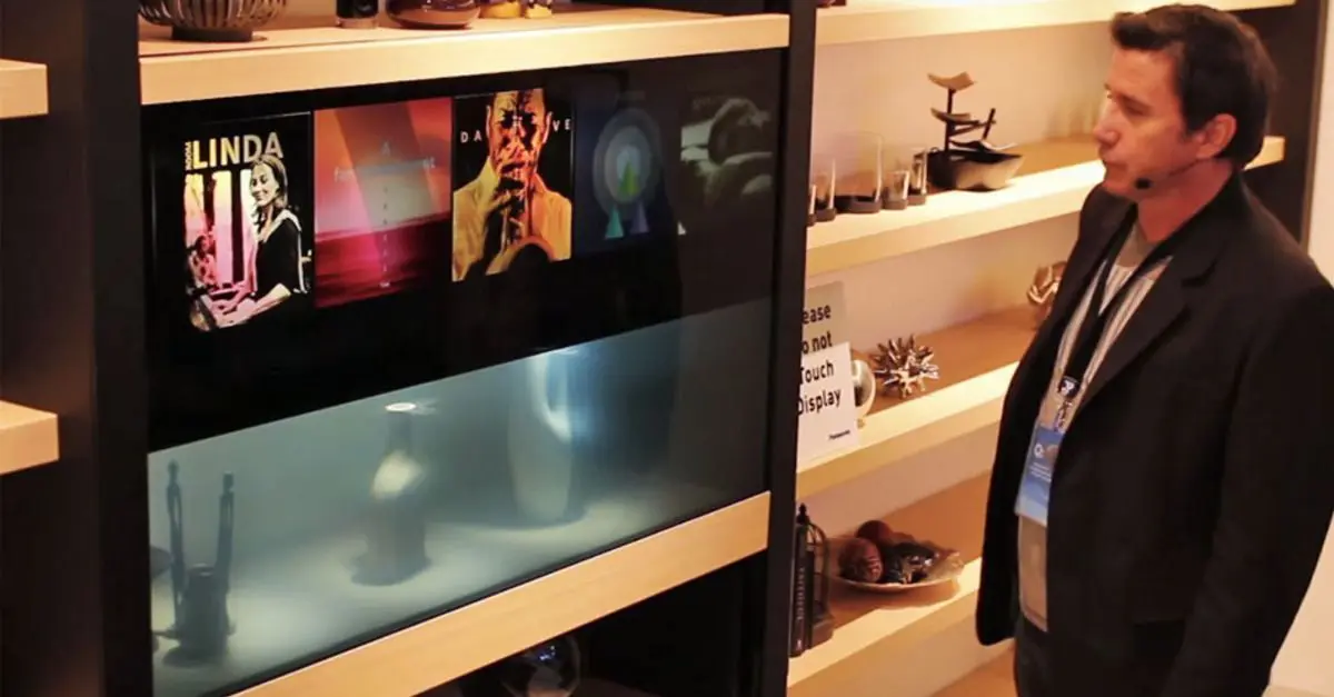 Panasonic : le téléviseur qui devient transparent en un mouvement de main