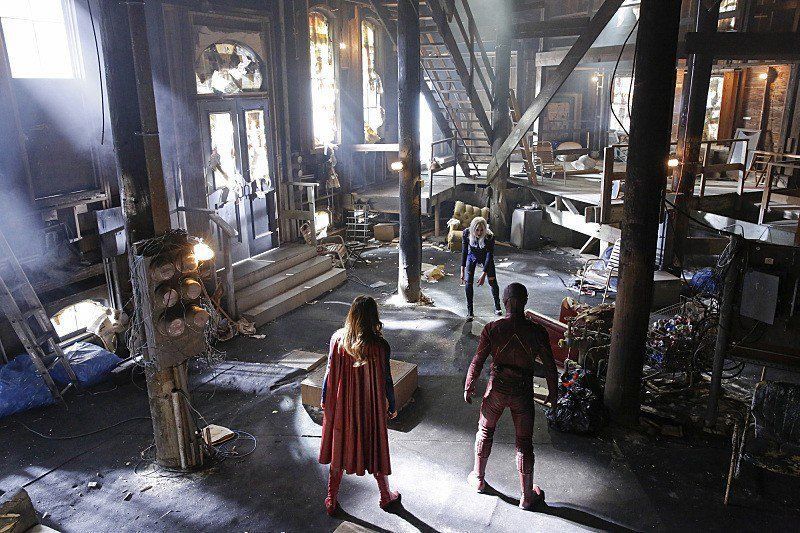 Un premier trailer pour le cross-over The Flash / Supergirl #8