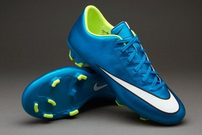 Le footballeur Yohan Mollo va jouer avec des Nike à l’effigie du Batman et du Joker
