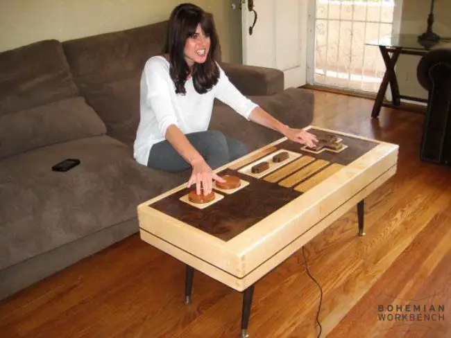 D’incroyables tables en forme de manettes NES et Super Nintendo qui fonctionnent #2
