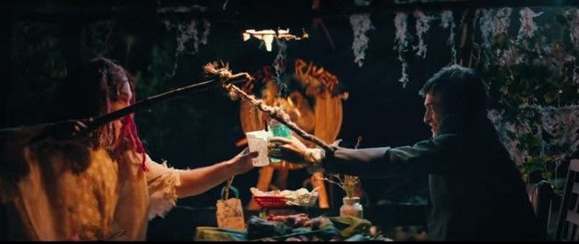 Dans Swiss Army Man un naufragé profane le cadavre de Daniel Radcliffe pour survivre #3