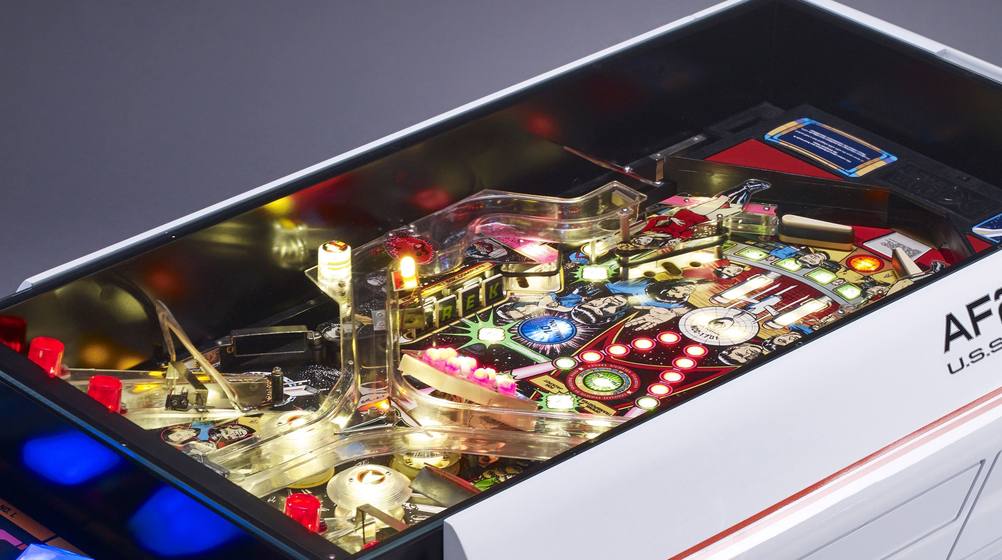 Une incroyable table basse Star Trek qui fait aussi Flipper #2