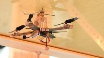 Ce drone peut se poser au mur ou au plafond comme un insecte