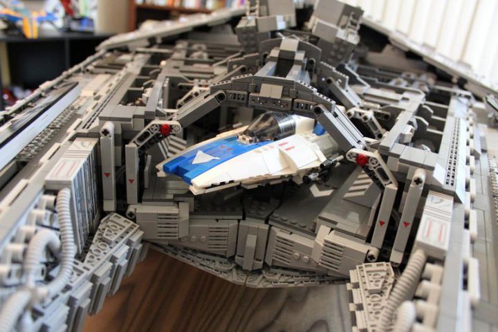 Ce gigantesque Star Destroyer en LEGO mesure 1,4 mètre de long #8
