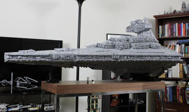 Ce gigantesque Star Destroyer en LEGO mesure 1,4 mètre de long #5