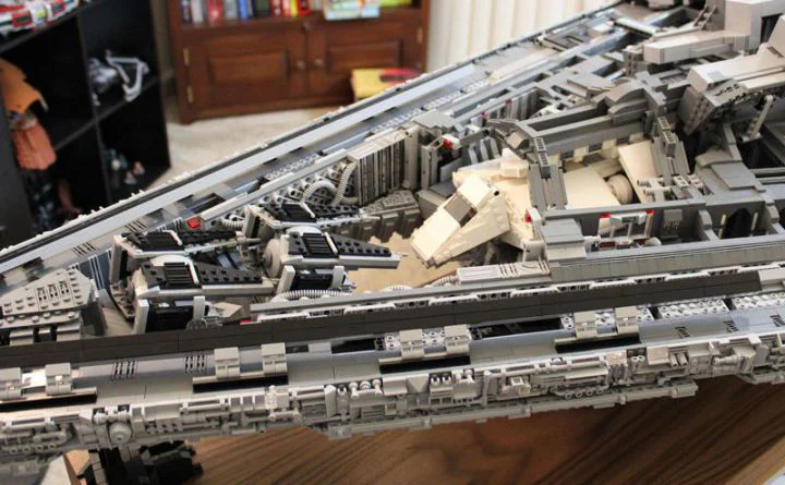 Ce gigantesque Star Destroyer en LEGO mesure 1,4 mètre de long #10