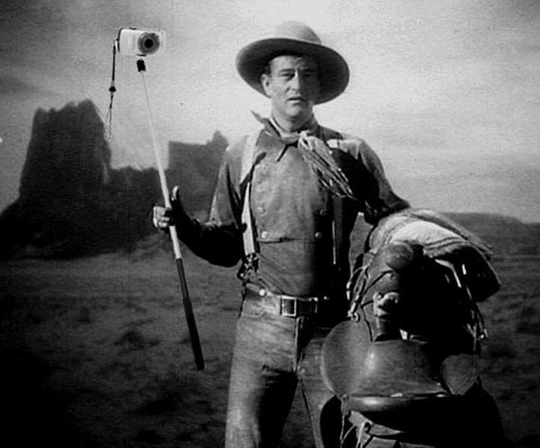 Il remplace les flingues par des perches à selfie dans les films cultes #8