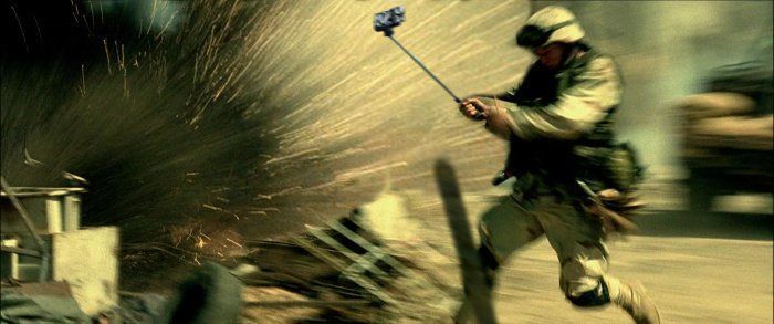 Il remplace les flingues par des perches à selfie dans les films cultes #23