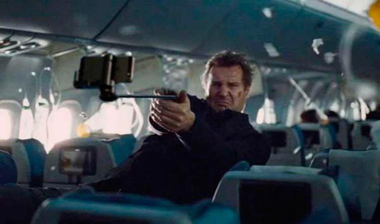 Il remplace les flingues par des perches à selfie dans les films cultes #6