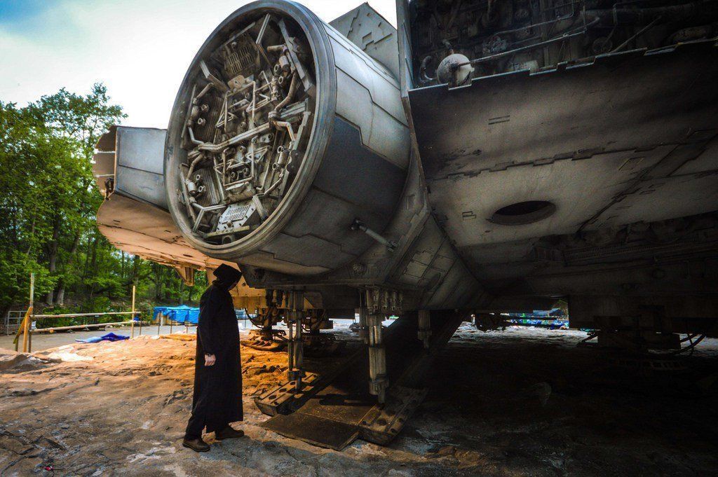 Star Wars Episode VIII : 2 fans prennent en douce des photos du Faucon Millenium #11