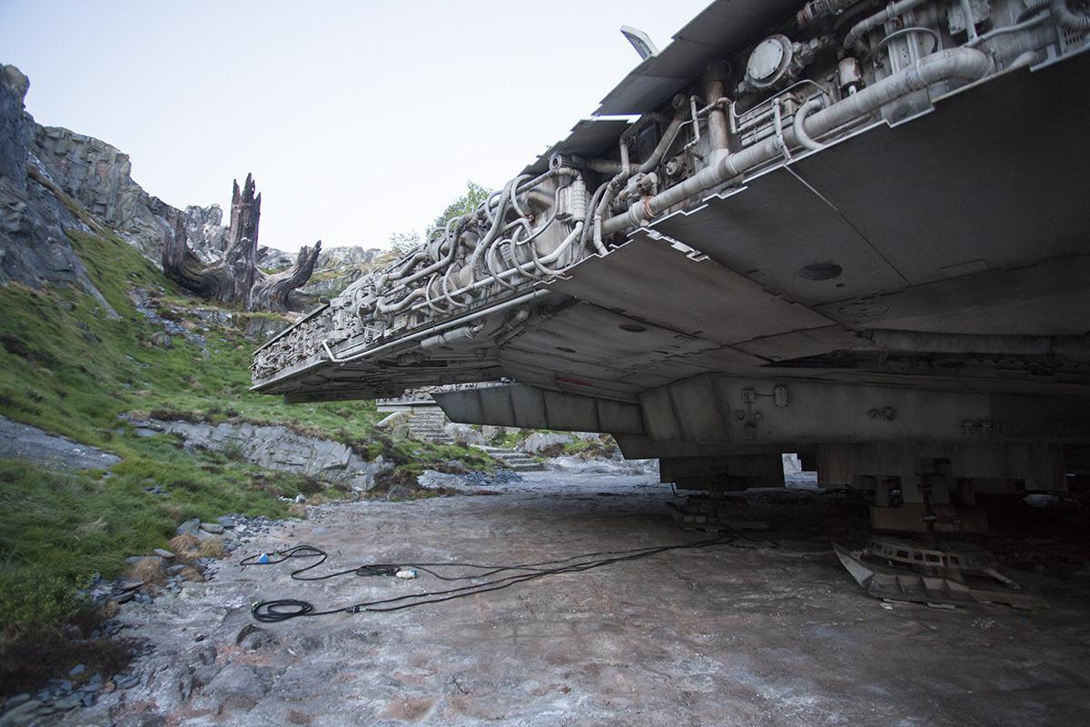 Star Wars Episode VIII : 2 fans prennent en douce des photos du Faucon Millenium #3