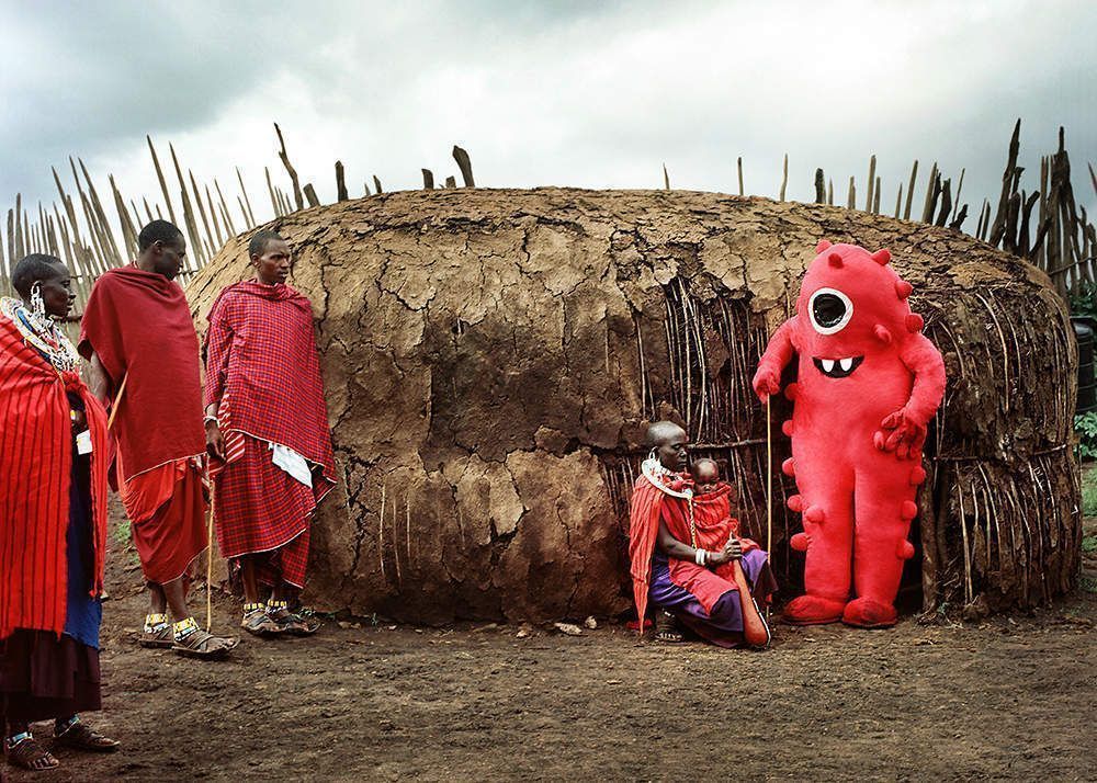 Les photos de vacances de Monstro le gros monstre rouge gentil